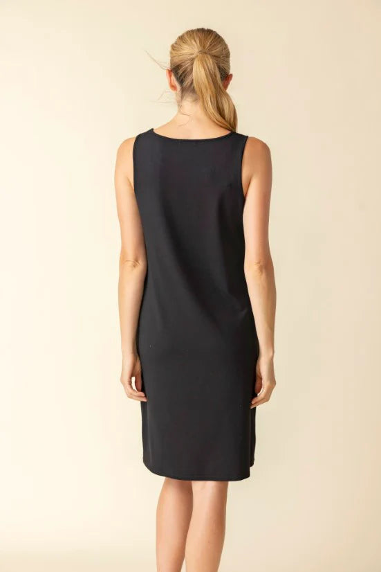 CORE TRAVEL DRESS IN BLACK