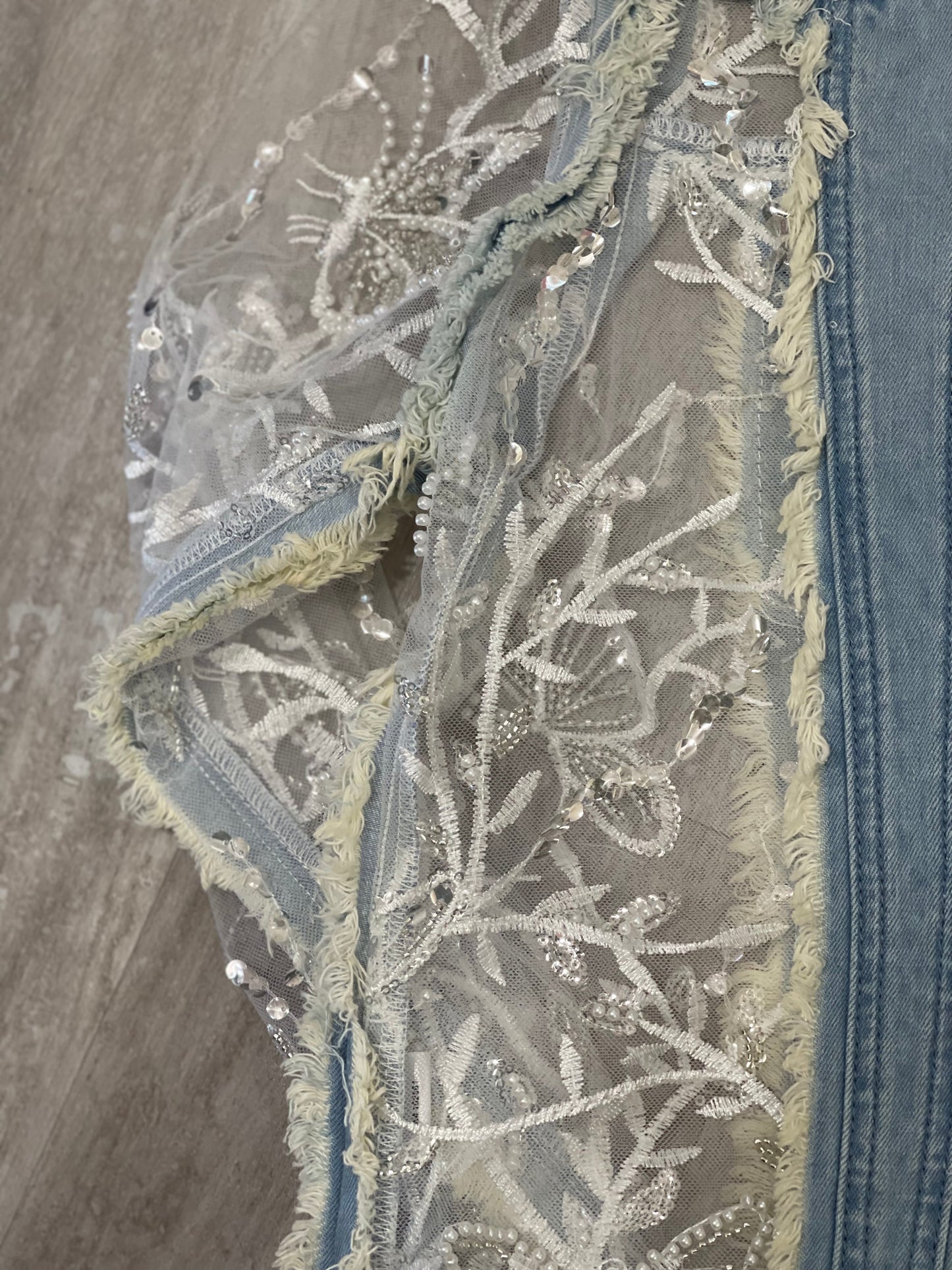 A.Z.I. JEANS FLORAL LACE INSERTS DENIM JACKET