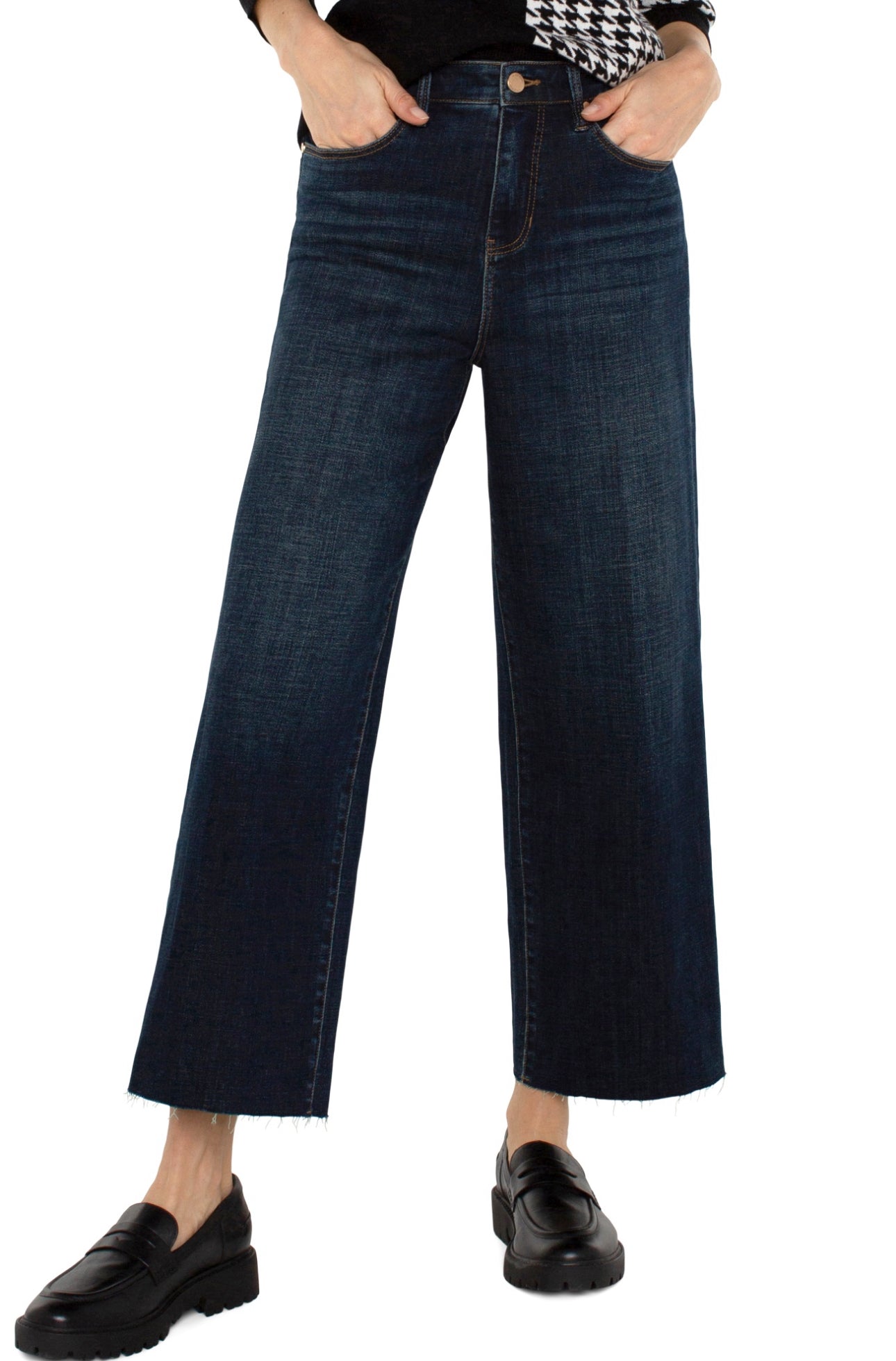 STRIDE HR CROP WITH WIDE CUT HEM 26”