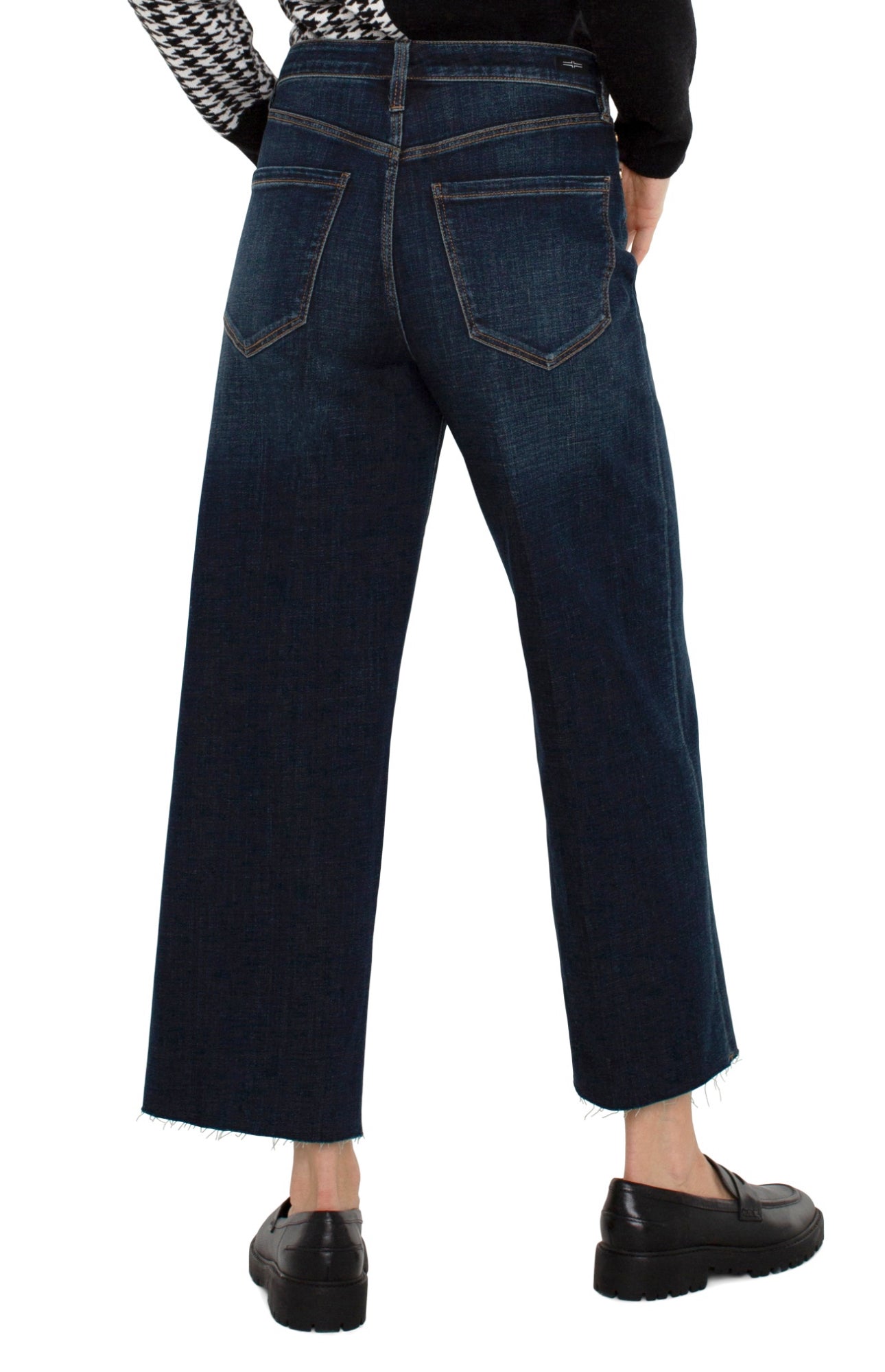 STRIDE HR CROP WITH WIDE CUT HEM 26”