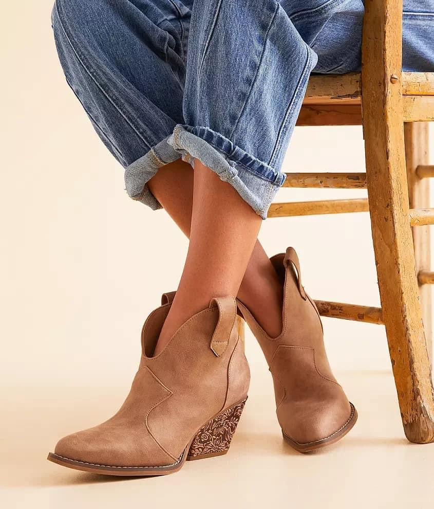 VERY G DANGEROUS BOOTIES
