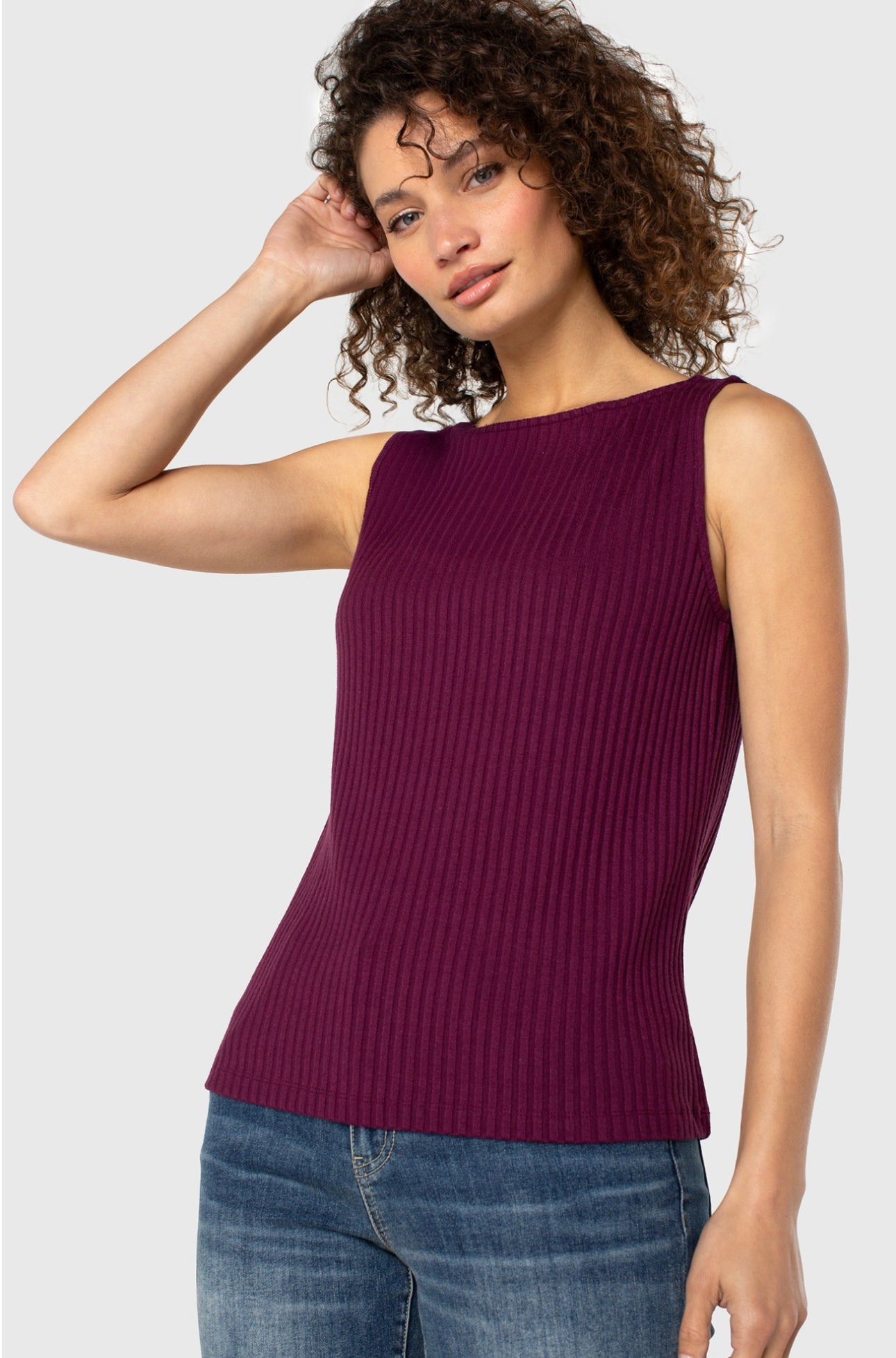 SLEEVELESS HIGH BOATNECK TOP