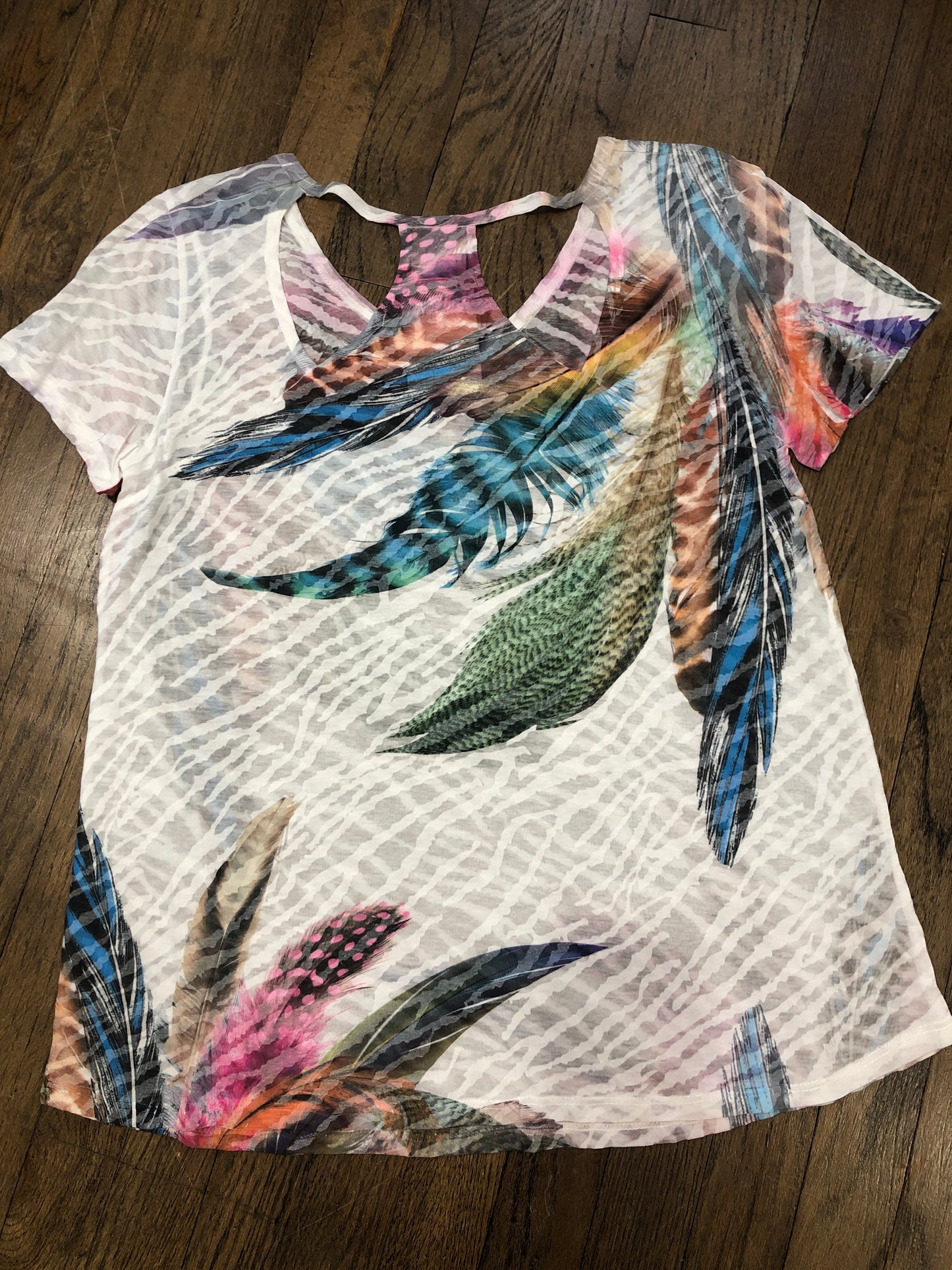 VOCAL SHORT SLEEVE TOP WITH CUTOUT BACK