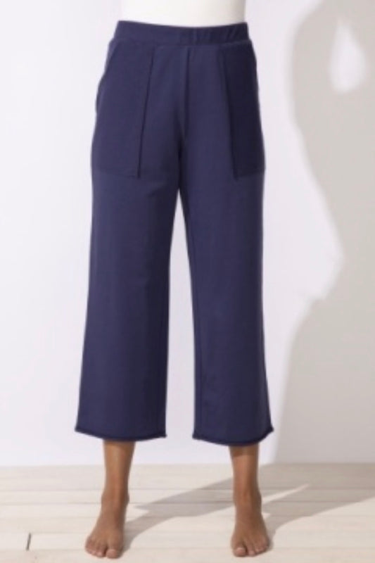 Oceanfront breezy flood pant in navy ￼