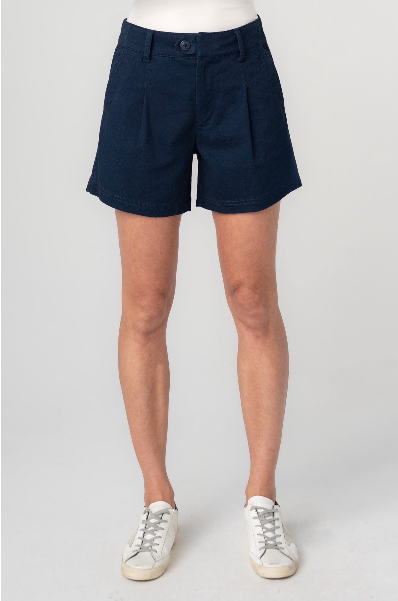 Pleated trouser short, 5 inch inseam ￼