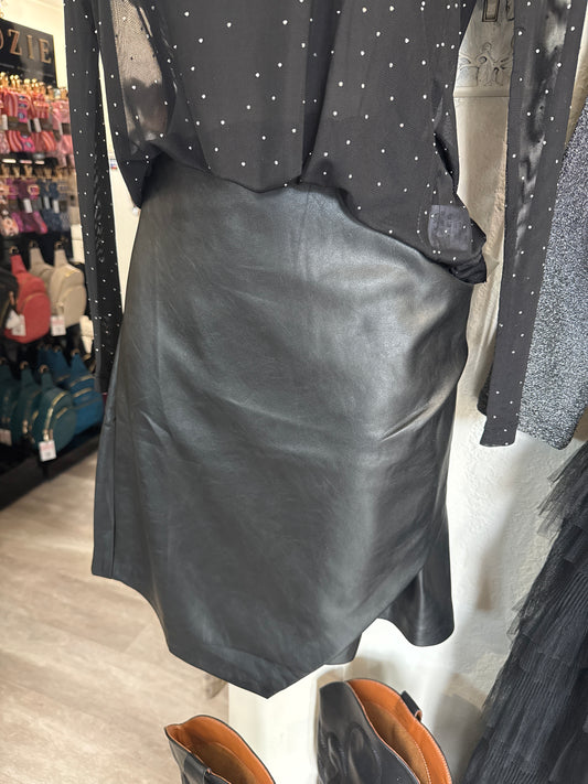 BLACK PLEATHER SKIRT ULTRA SOFT