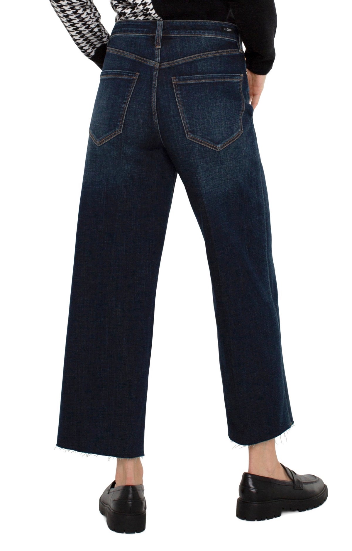 Stride high-rise crop with white cut hem