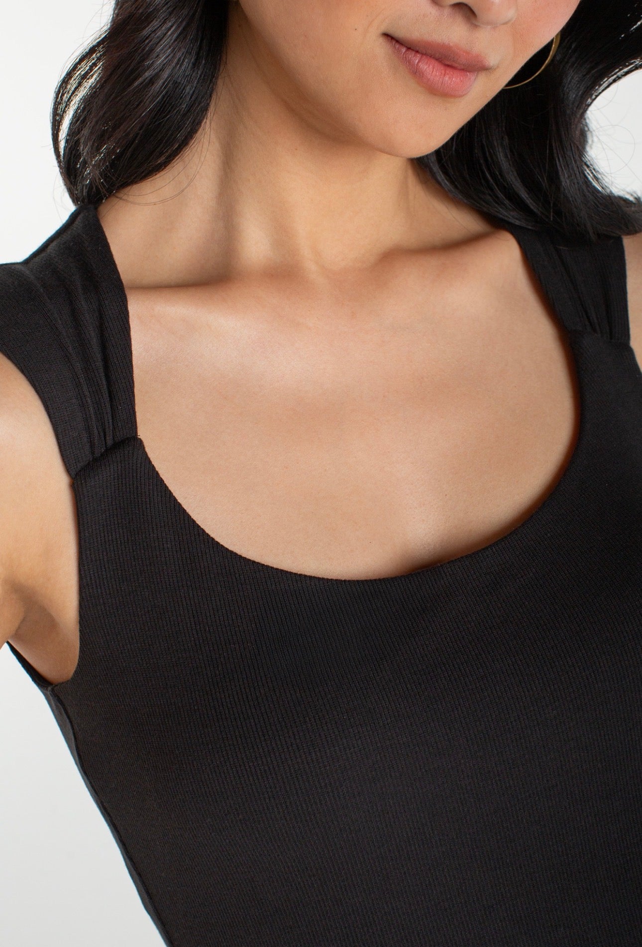 Sleeveless built-in bra knit top black