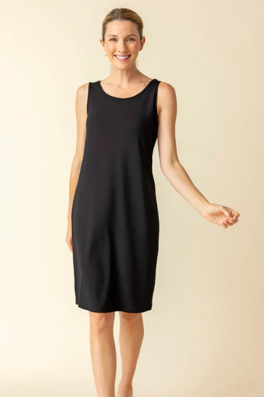 CORE TRAVEL DRESS IN BLACK