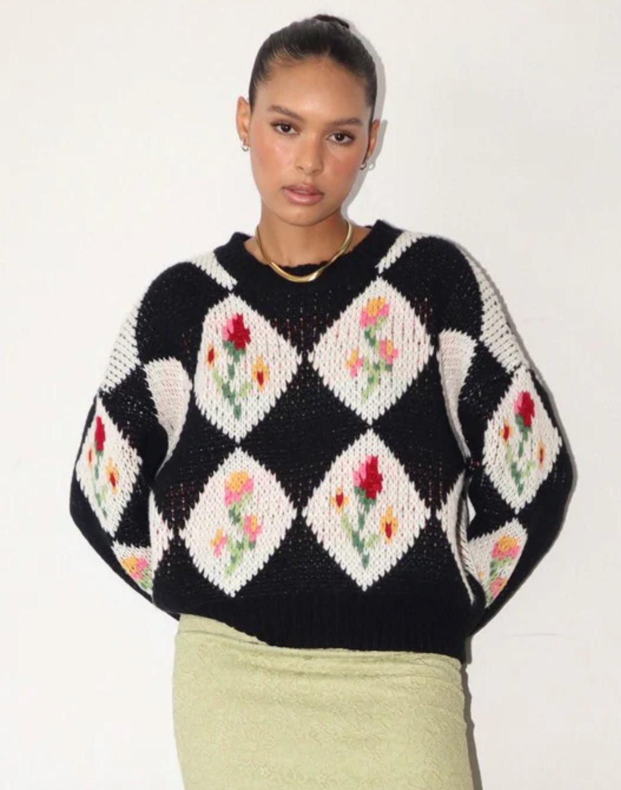 VINTAGE FLOWER AND DIAMOND PATTERN SWEATER