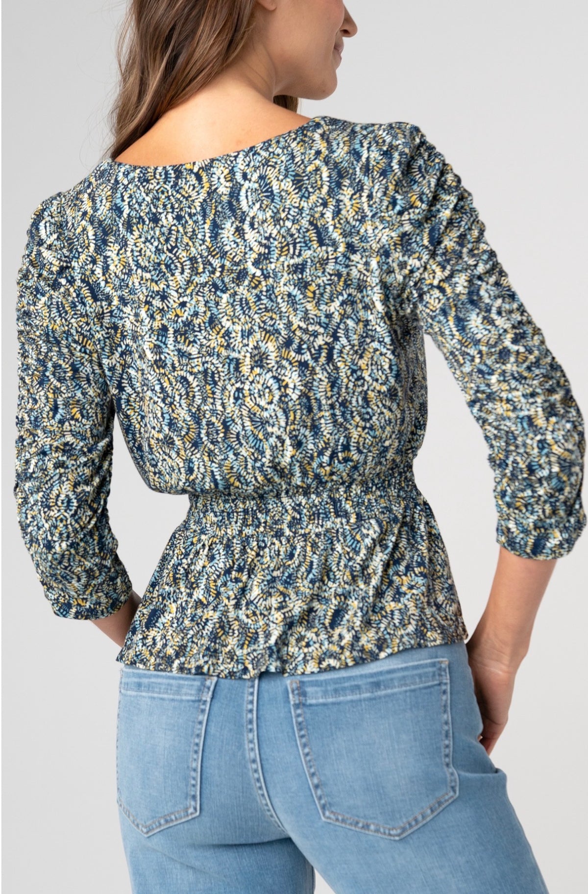 Three-quarter sleeve roost V-neck knit top ￼